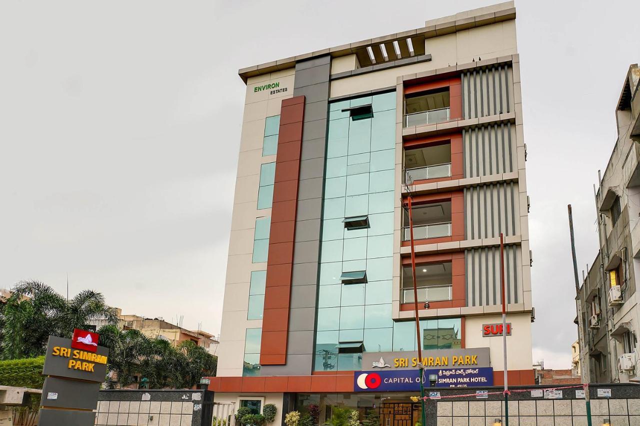 Capital O 49135 Sri Simran Park Hotel Hyderabad Exterior foto