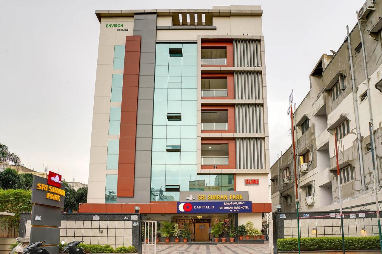 Capital O 49135 Sri Simran Park Hotel Hyderabad Exterior foto